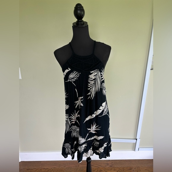 Volcom black floral palm tree beach dress. Size Medium - Picture 1 of 5